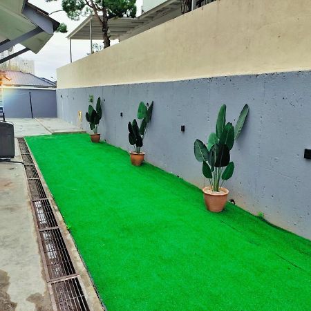 Semi-Detached, Up To 21 Pax, 4 Bedrooms, 3 Bathrooms, 4 Car Parks By Star Home Bayan Lepas Exteriér fotografie