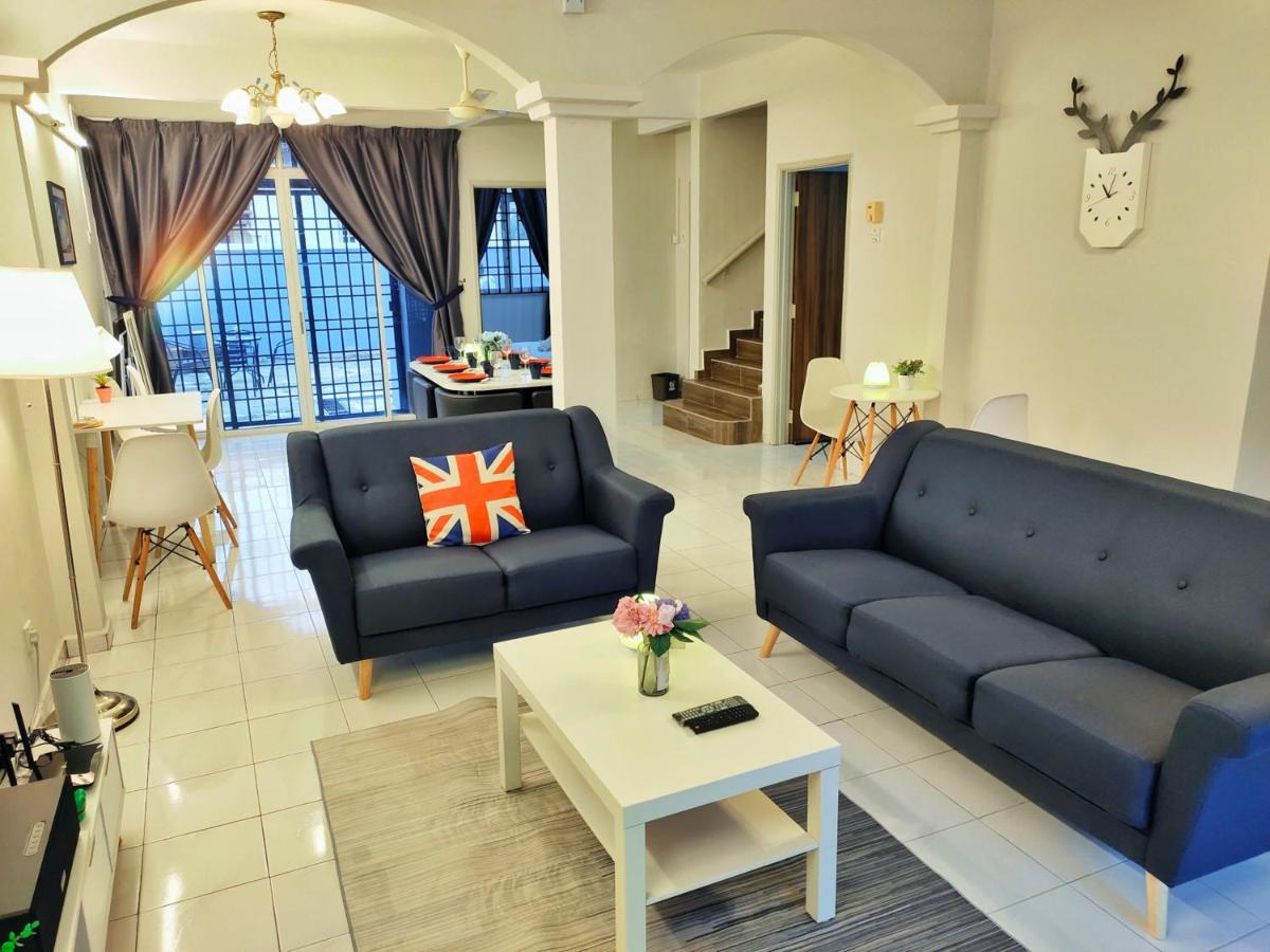 Semi-Detached, Up To 21 Pax, 4 Bedrooms, 3 Bathrooms, 4 Car Parks By Star Home Bayan Lepas Exteriér fotografie