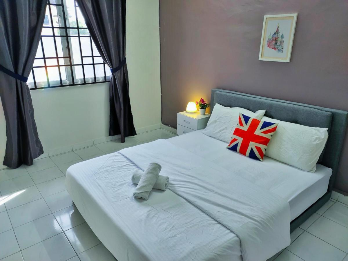 Semi-Detached, Up To 21 Pax, 4 Bedrooms, 3 Bathrooms, 4 Car Parks By Star Home Bayan Lepas Exteriér fotografie