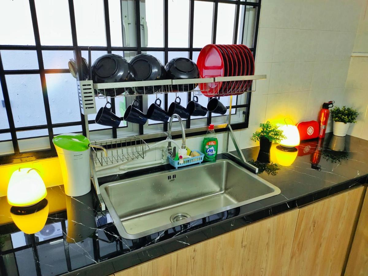 Semi-Detached, Up To 21 Pax, 4 Bedrooms, 3 Bathrooms, 4 Car Parks By Star Home Bayan Lepas Exteriér fotografie