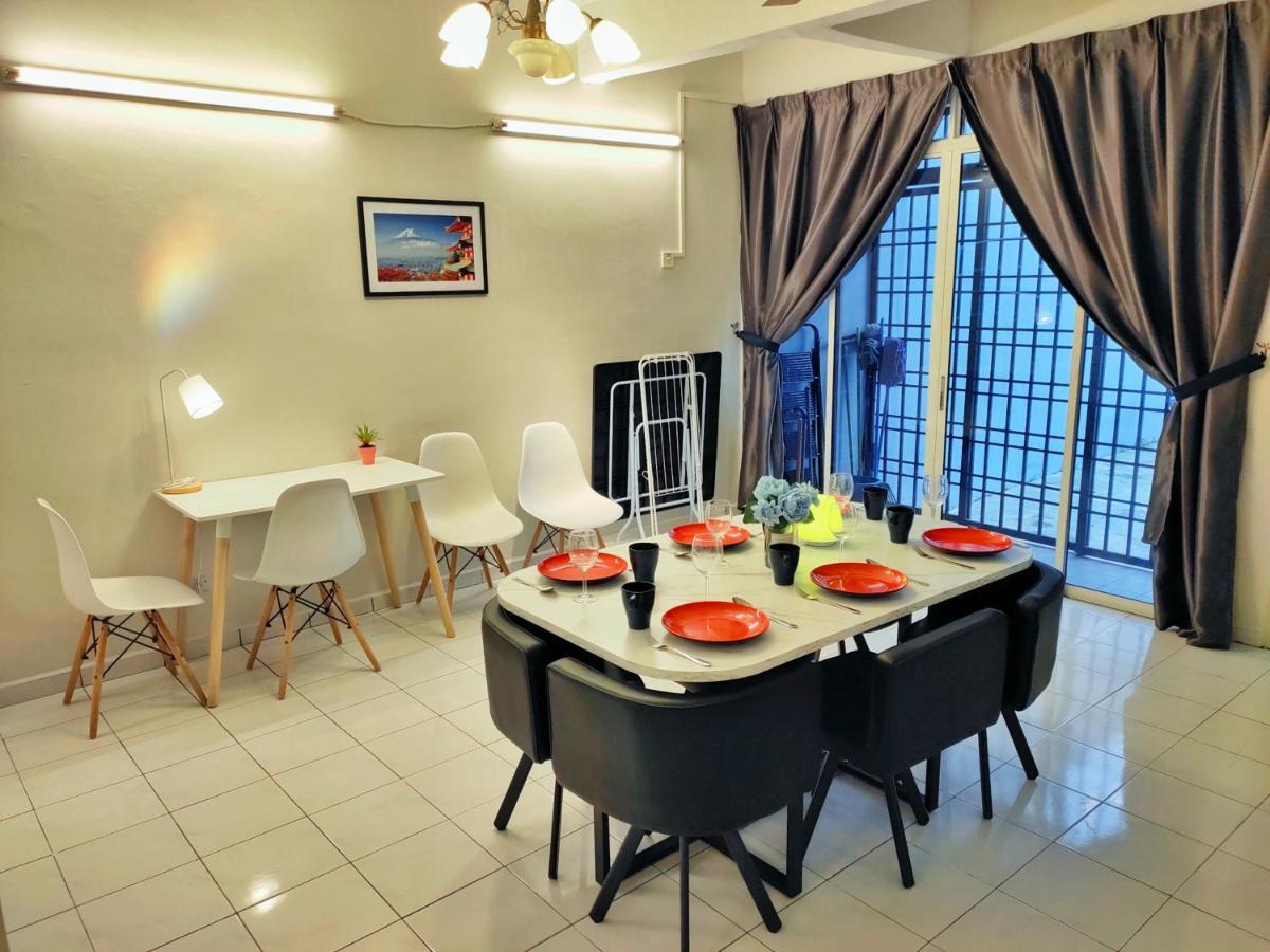Semi-Detached, Up To 21 Pax, 4 Bedrooms, 3 Bathrooms, 4 Car Parks By Star Home Bayan Lepas Exteriér fotografie
