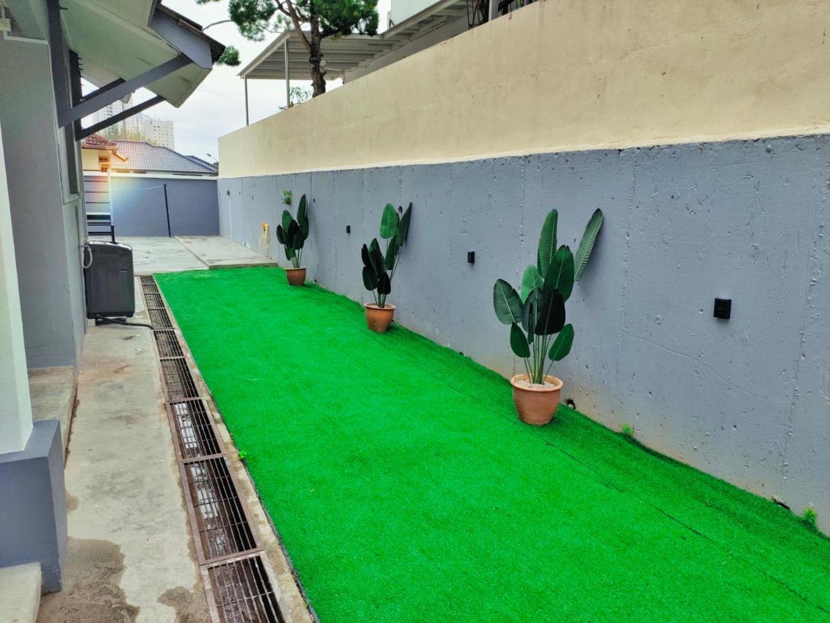 Semi-Detached, Up To 21 Pax, 4 Bedrooms, 3 Bathrooms, 4 Car Parks By Star Home Bayan Lepas Exteriér fotografie