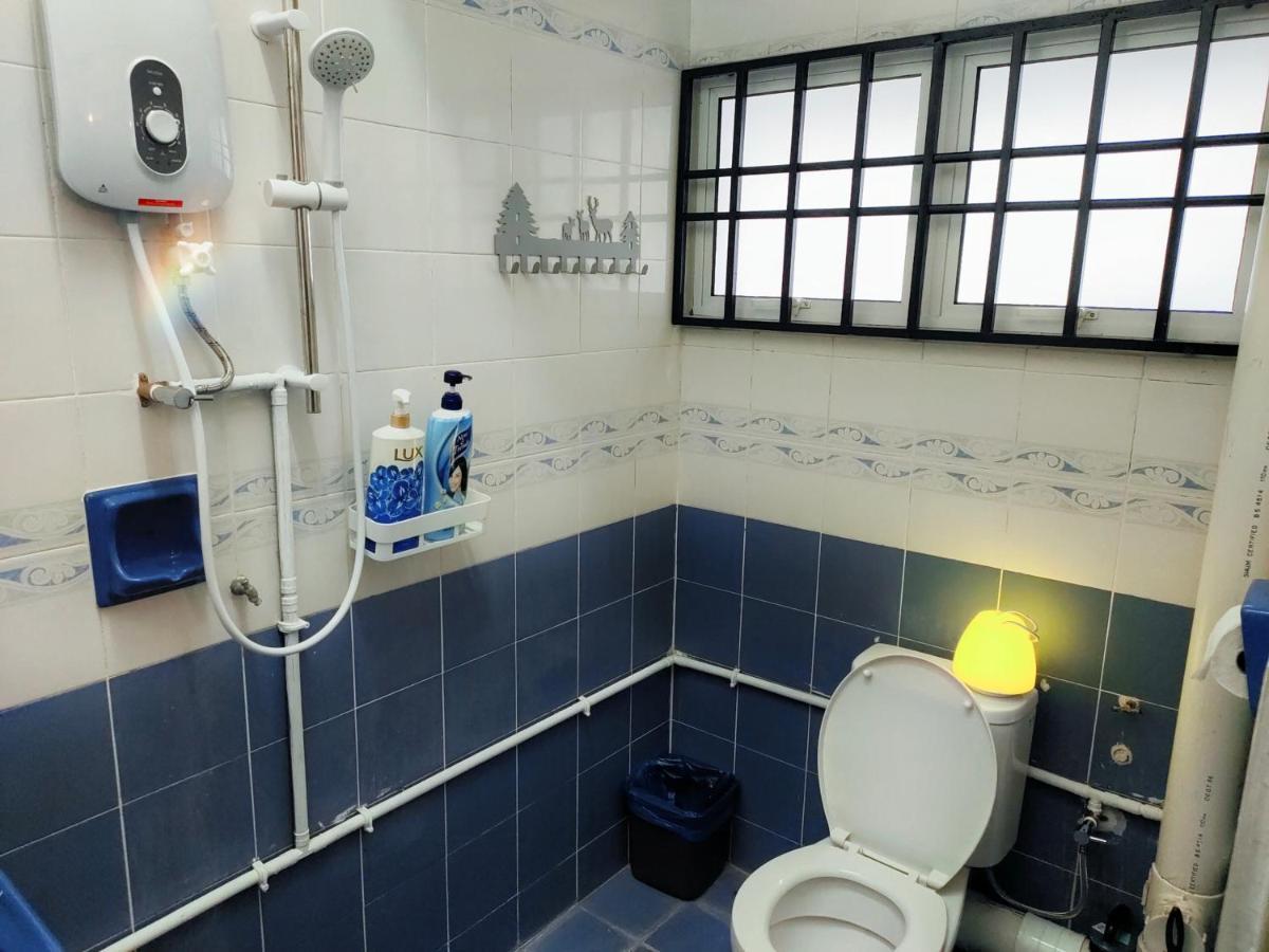 Semi-Detached, Up To 21 Pax, 4 Bedrooms, 3 Bathrooms, 4 Car Parks By Star Home Bayan Lepas Exteriér fotografie