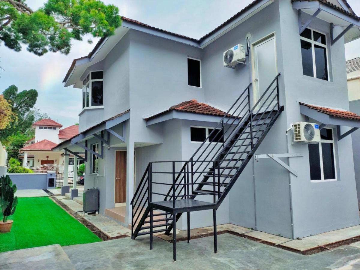 Semi-Detached, Up To 21 Pax, 4 Bedrooms, 3 Bathrooms, 4 Car Parks By Star Home Bayan Lepas Exteriér fotografie